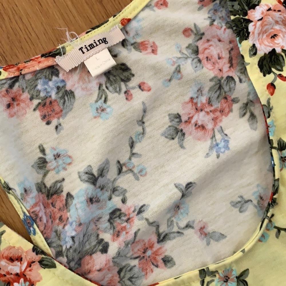 Timing Floral Scoop-Neck Crop Top • L - Picture 3 of 3